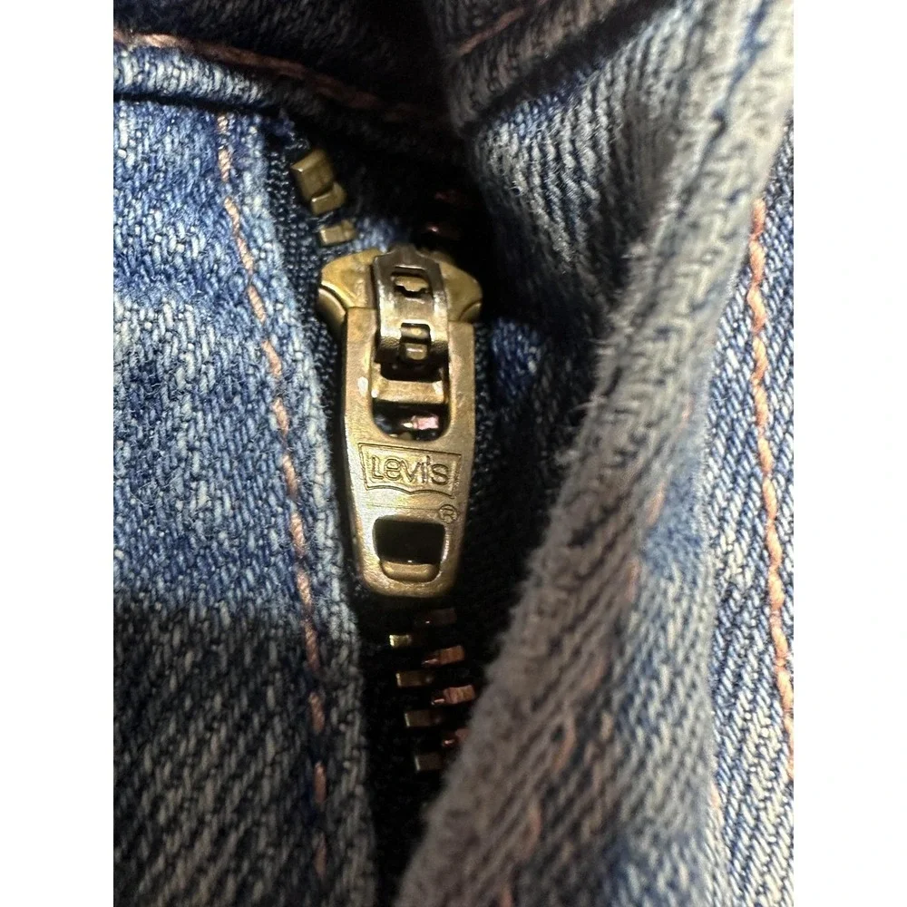 VTG Levi's 515 Capri Jeans‎ Womens 10 Blue Medium Wash Stretch Denim Embroidered